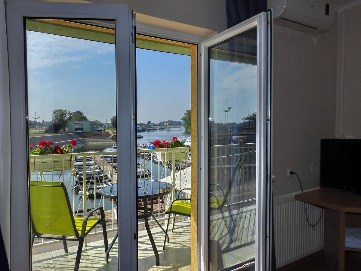 Apartments Marina Apatin Eksteriør bilde