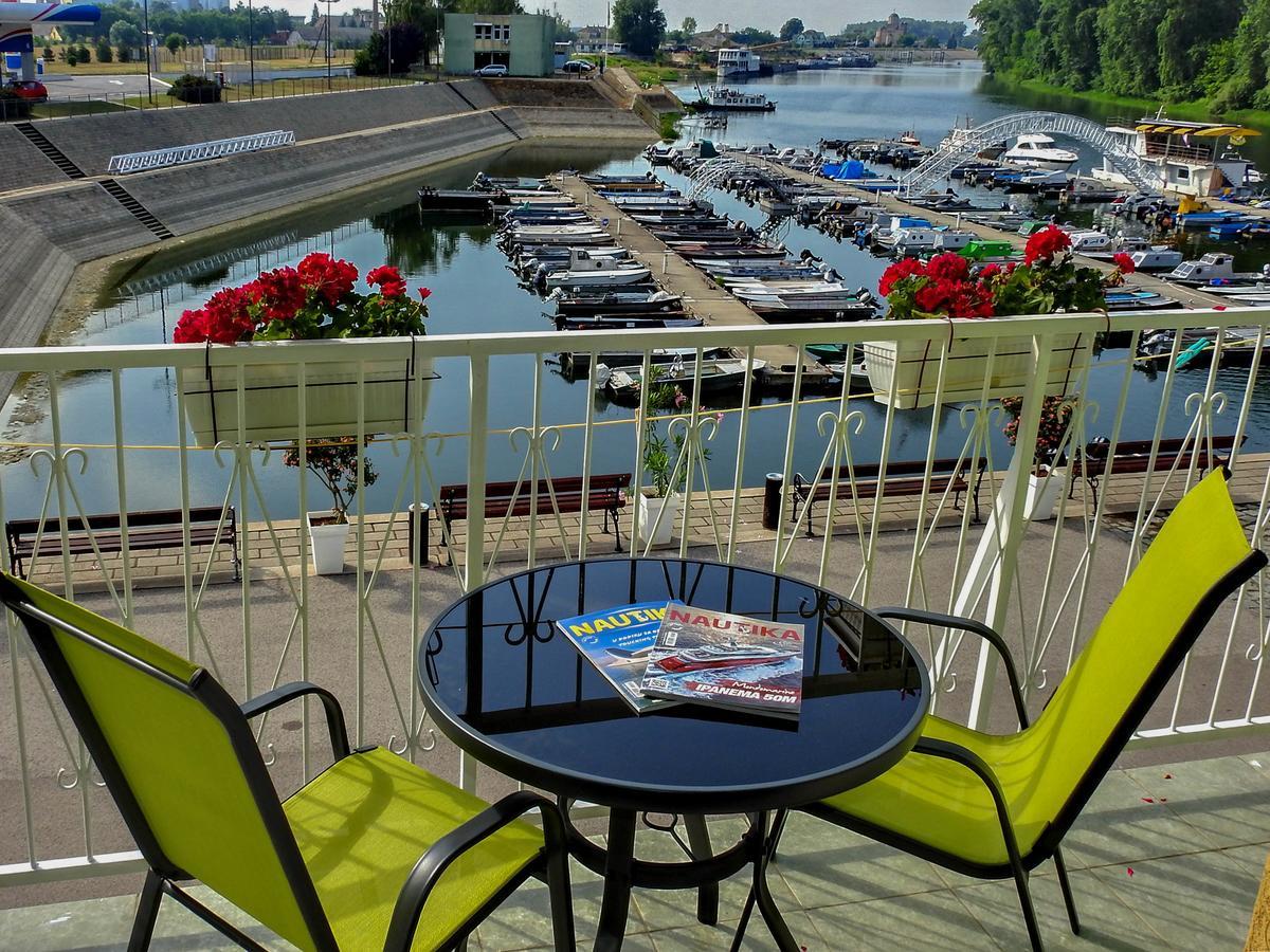 Apartments Marina Apatin Eksteriør bilde